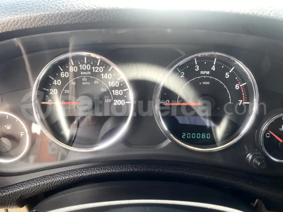 Foto 5 de Jeep SAHARA 4XE