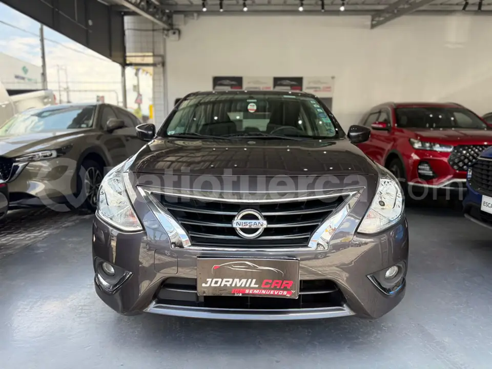 Foto 1 de Nissan Versa