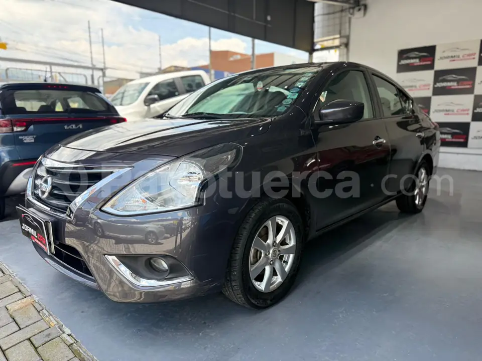 Foto 3 de Nissan Versa