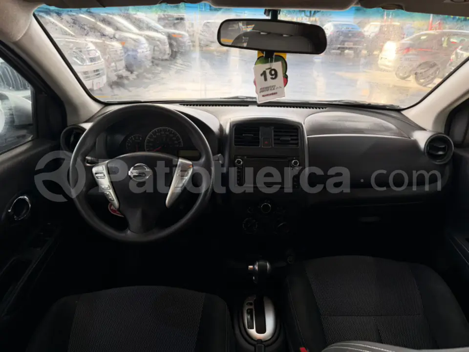 Foto 5 de Nissan Versa