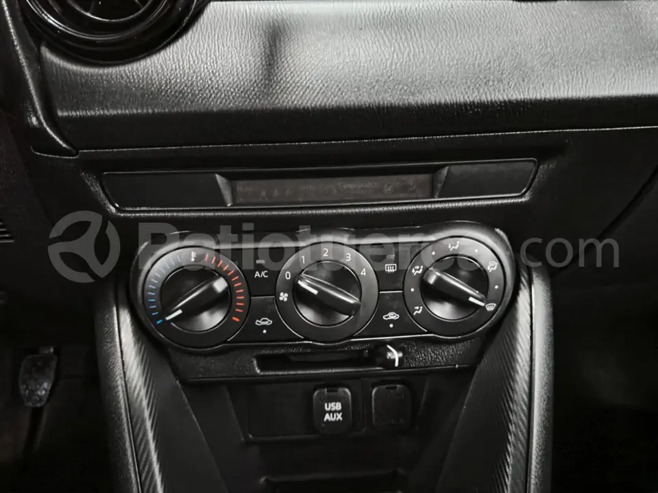 Foto 13 de Mazda 2 SDN CORE