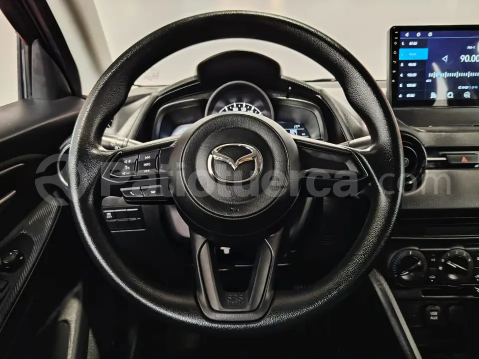 Foto 26 de Mazda 2 SDN CORE