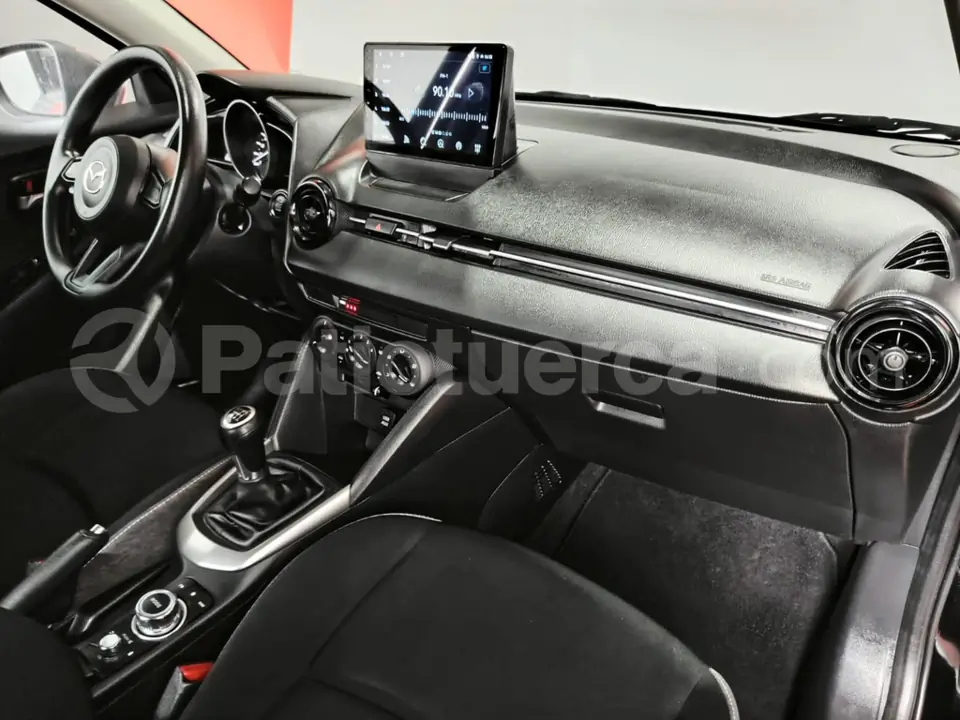 Foto 5 de Mazda 2 SDN CORE