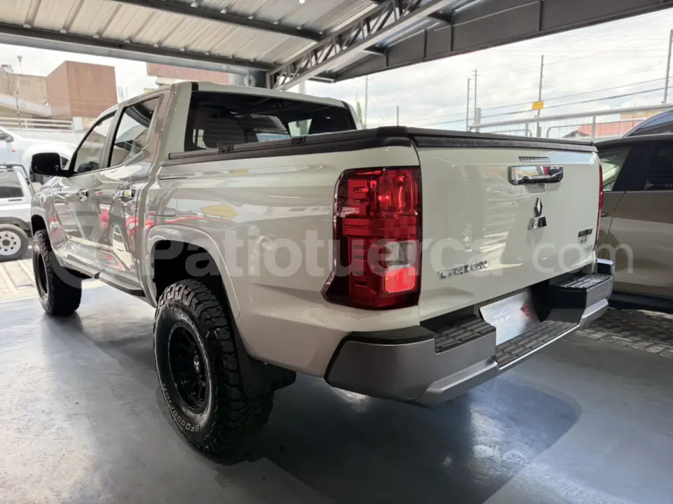 Foto 7 de Mitsubishi Triton GLX