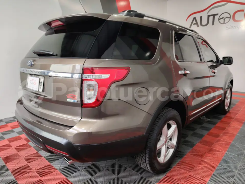 Foto 2 de Ford Explorer XLT