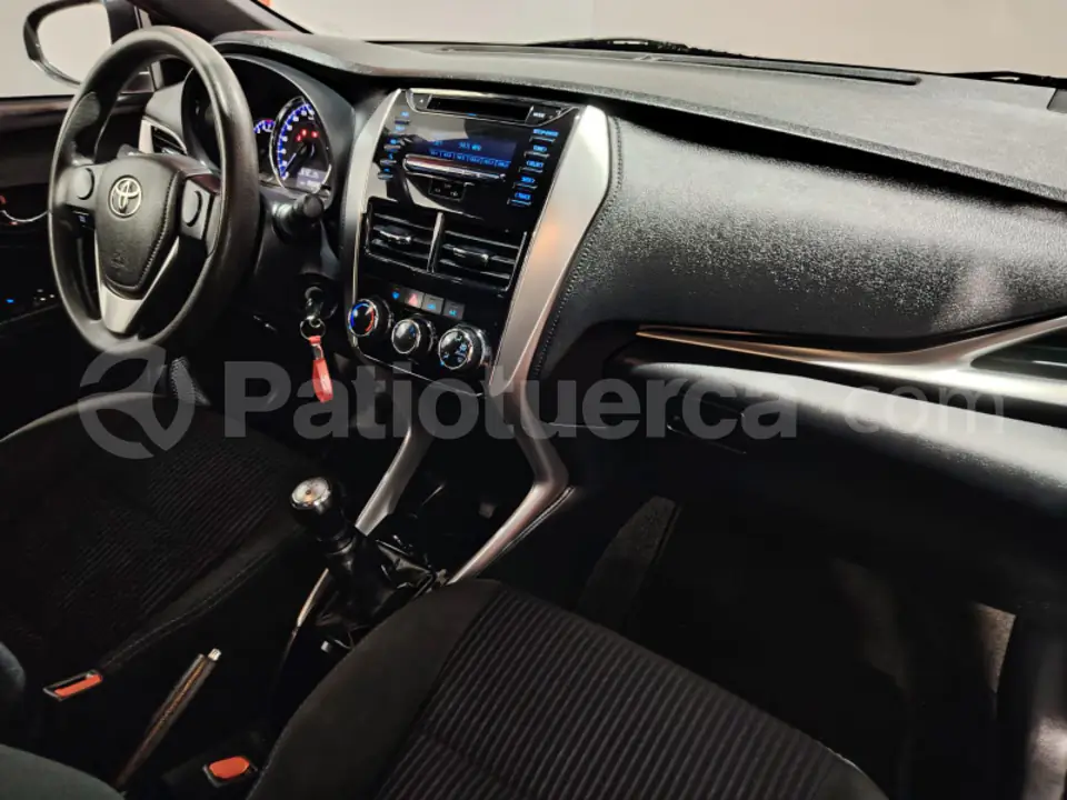 Foto 14 de Toyota Yaris