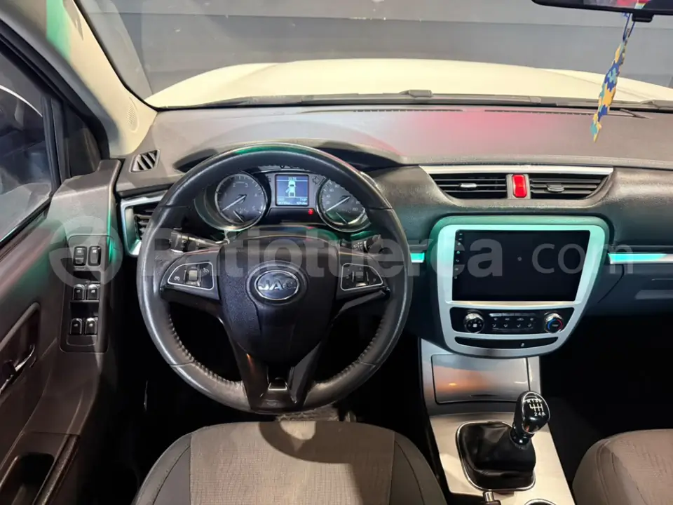 Foto 12 de JAC T8