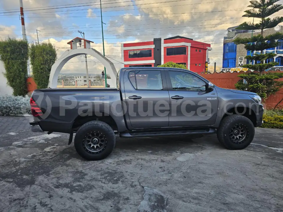 Foto 4 de Toyota Hilux SR AC CD