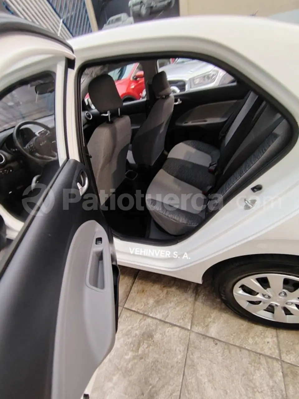 Foto 14 de Kia Soluto LX