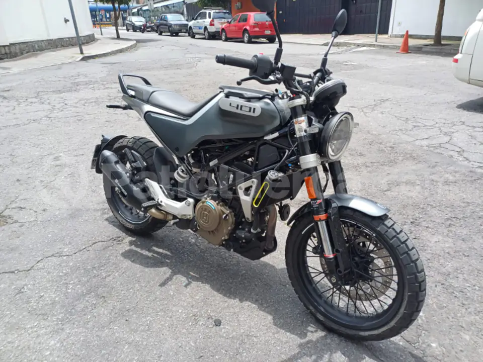 Foto 1 de Husqvarna Svartpilen 401