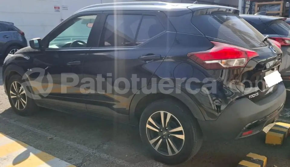 Foto 2 de Nissan Kicks