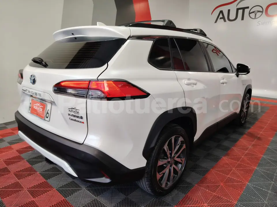 Foto 7 de Toyota Corolla Cross High