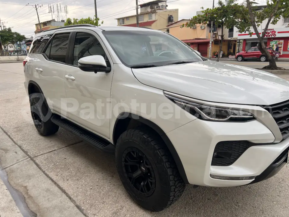 Foto 1 de Toyota Fortuner 2.7
