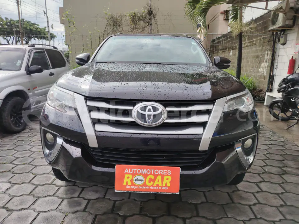 Foto 1 de Toyota Fortuner 2.7