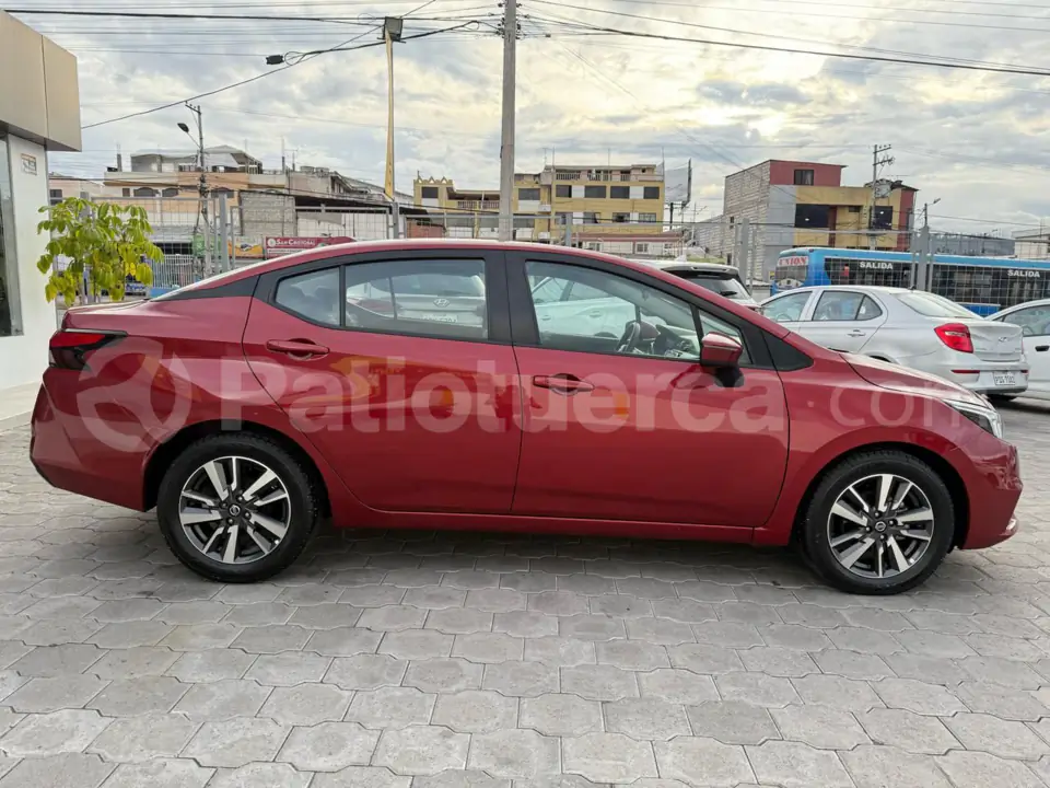 Foto 4 de Nissan VERSA ADVANCE