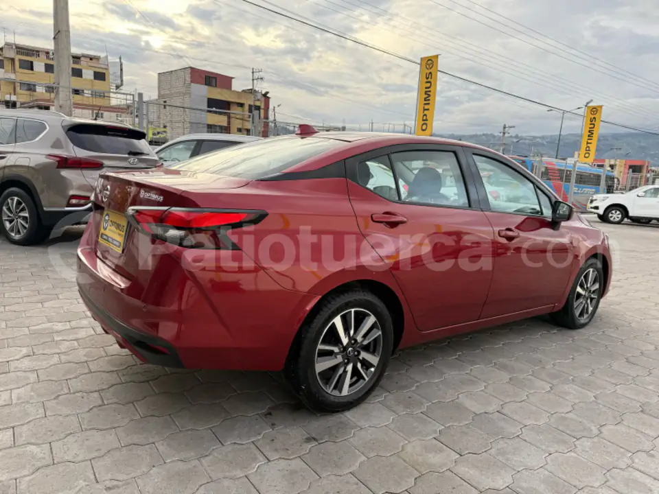 Foto 8 de Nissan VERSA ADVANCE