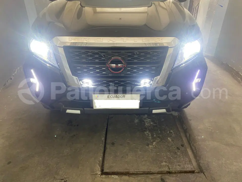 Foto 1 de Nissan Frontier SE