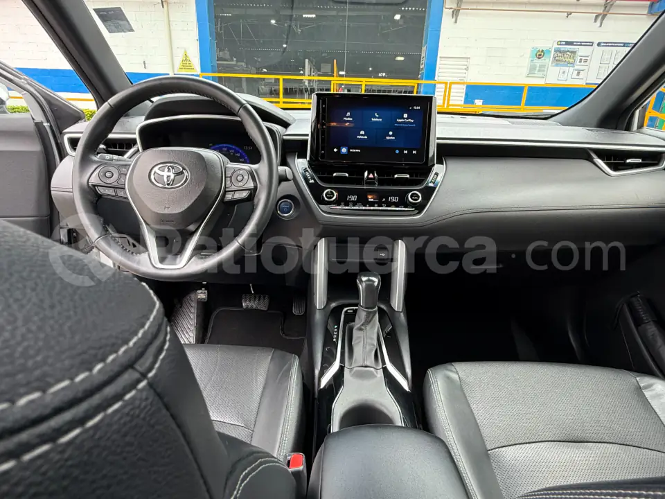 Foto 7 de Toyota Corolla Cross High