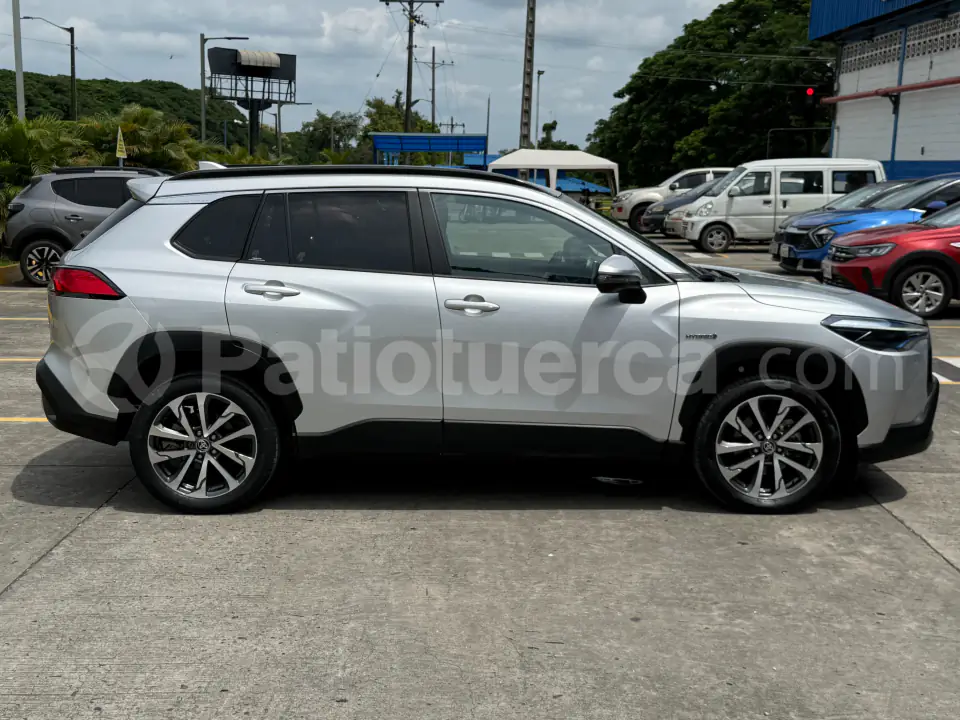 Foto 4 de Toyota Corolla Cross High