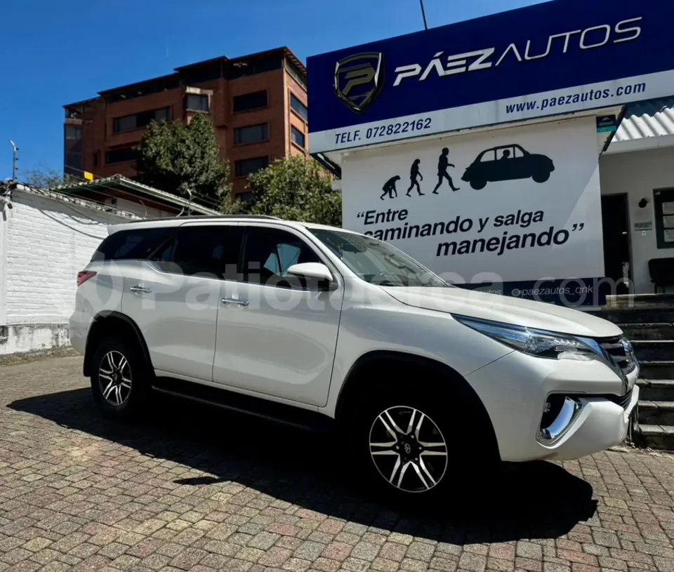 Foto 1 de Toyota Fortuner 4.0