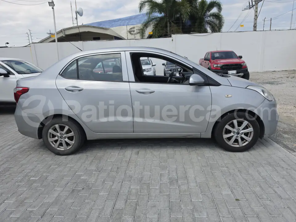 Foto 4 de Hyundai GRAND I10 GLS