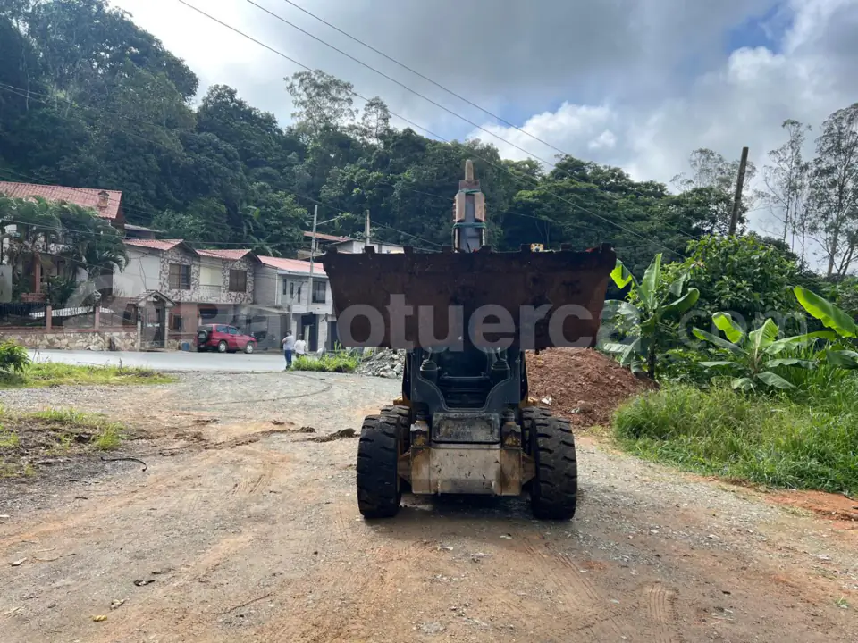 Foto 2 de Caterpillar 242D