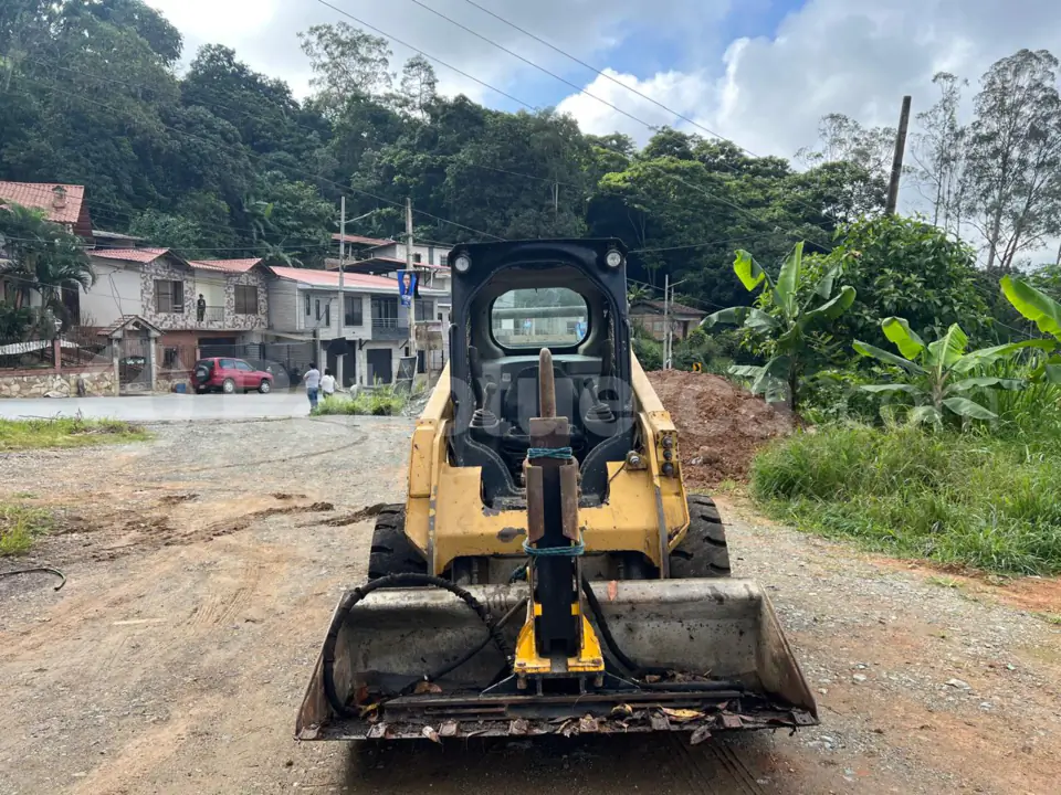 Foto 5 de Caterpillar 242D