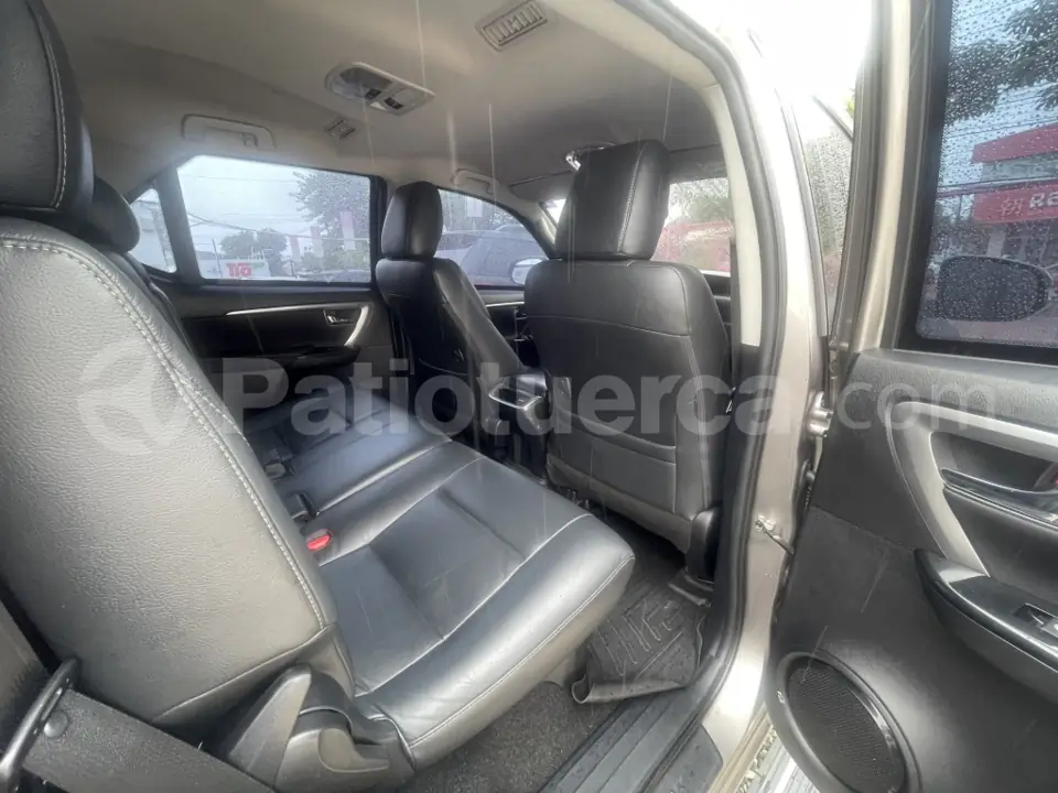Foto 2 de Toyota Fortuner 4.0