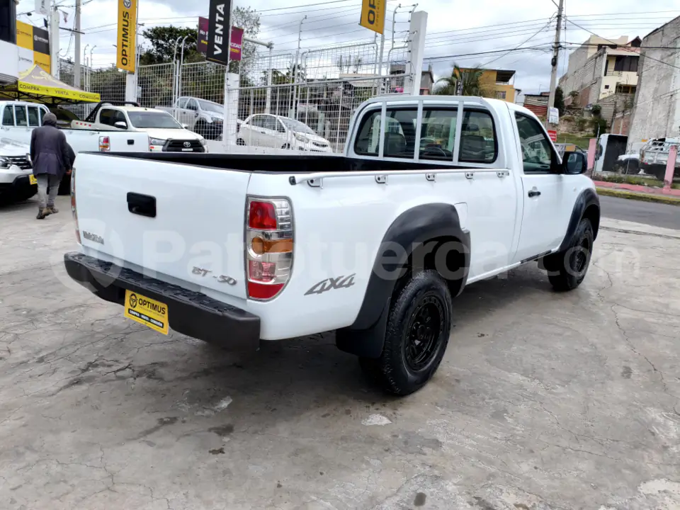 Foto 7 de Mazda BT-50 CS 2.6