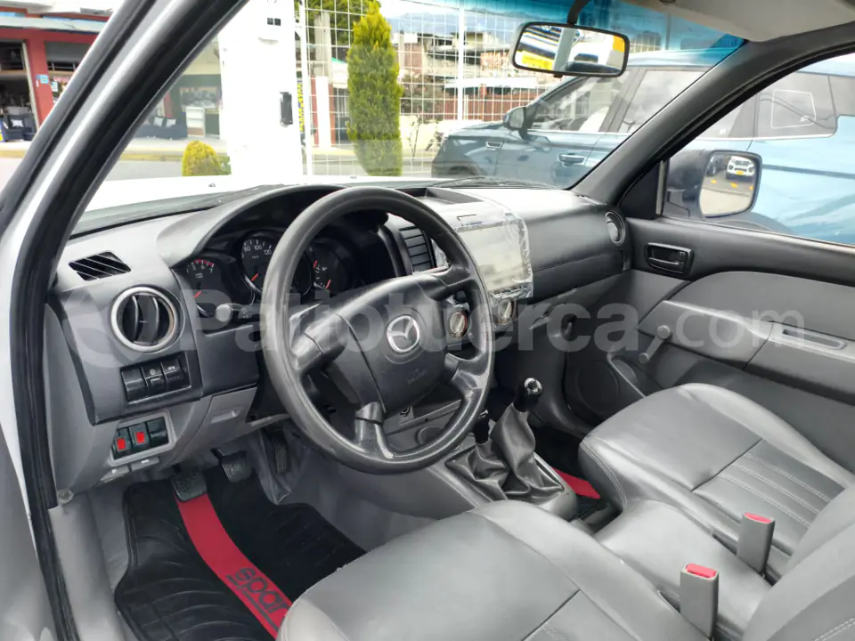 Foto 14 de Mazda BT-50 CS 2.6