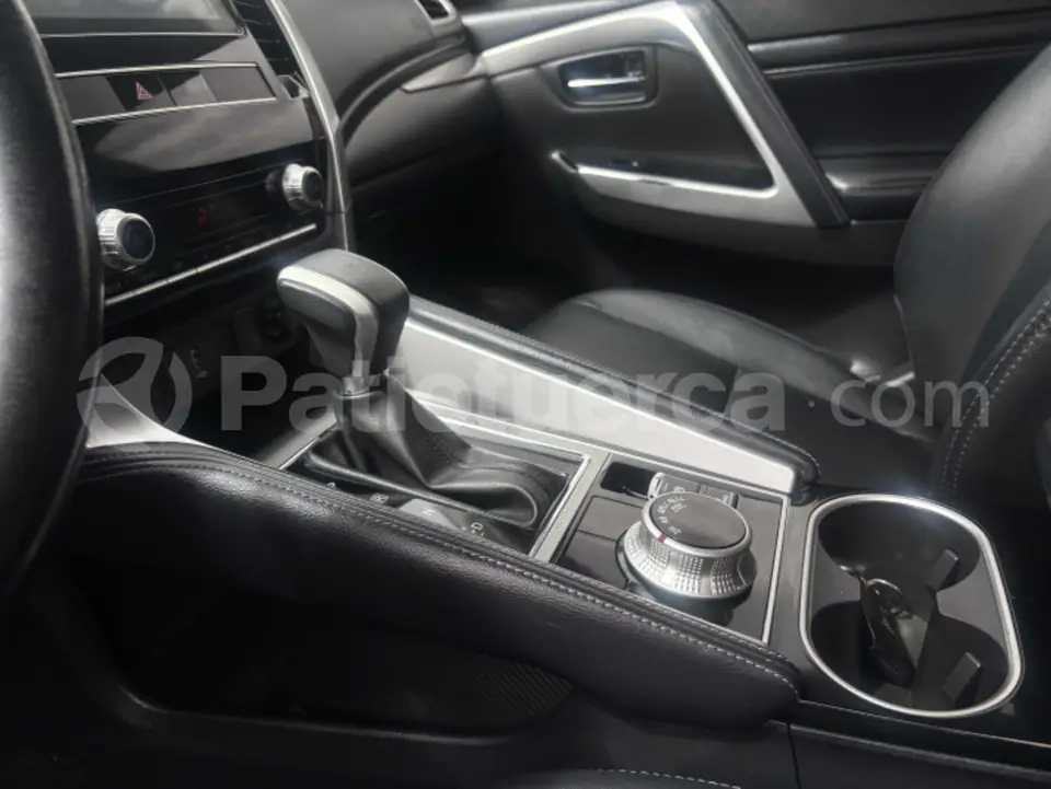 Foto 3 de Mitsubishi Montero Sport Diesel