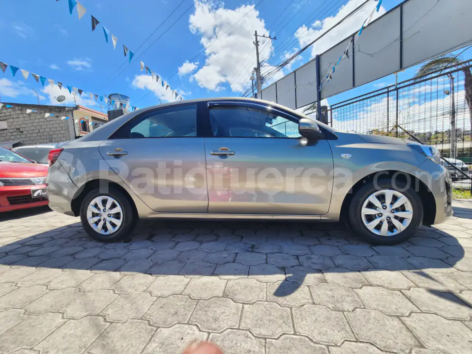 Foto 4 de Kia Soluto LX