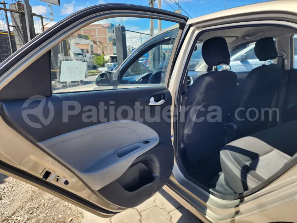 Foto 9 de Kia Soluto LX