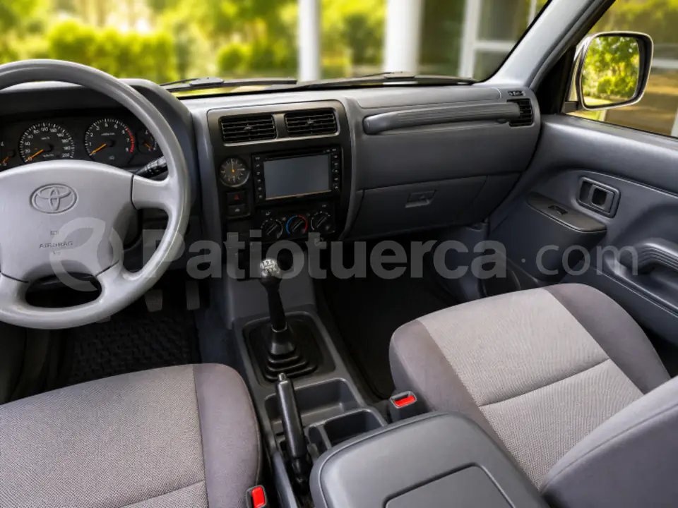 Foto 8 de Toyota Land Cruiser Prado GX