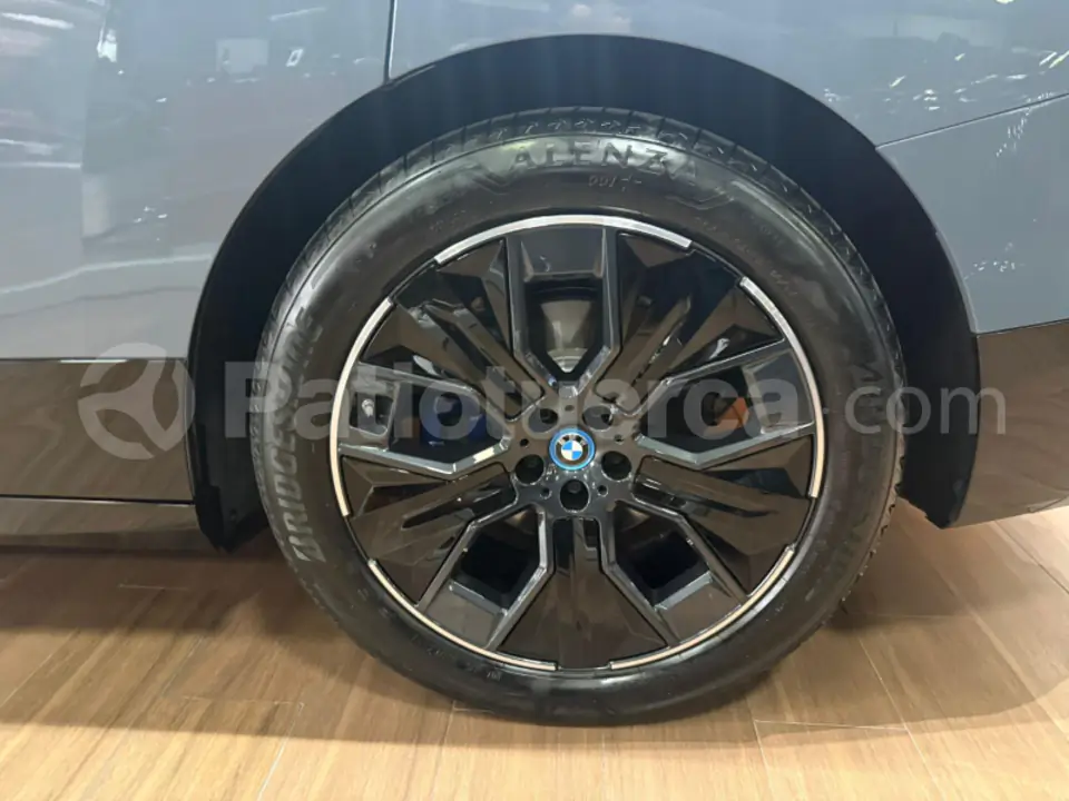 Foto 10 de BMW IX XDRIVE 40