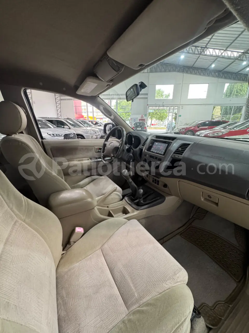 Foto 4 de Toyota Fortuner 2.7