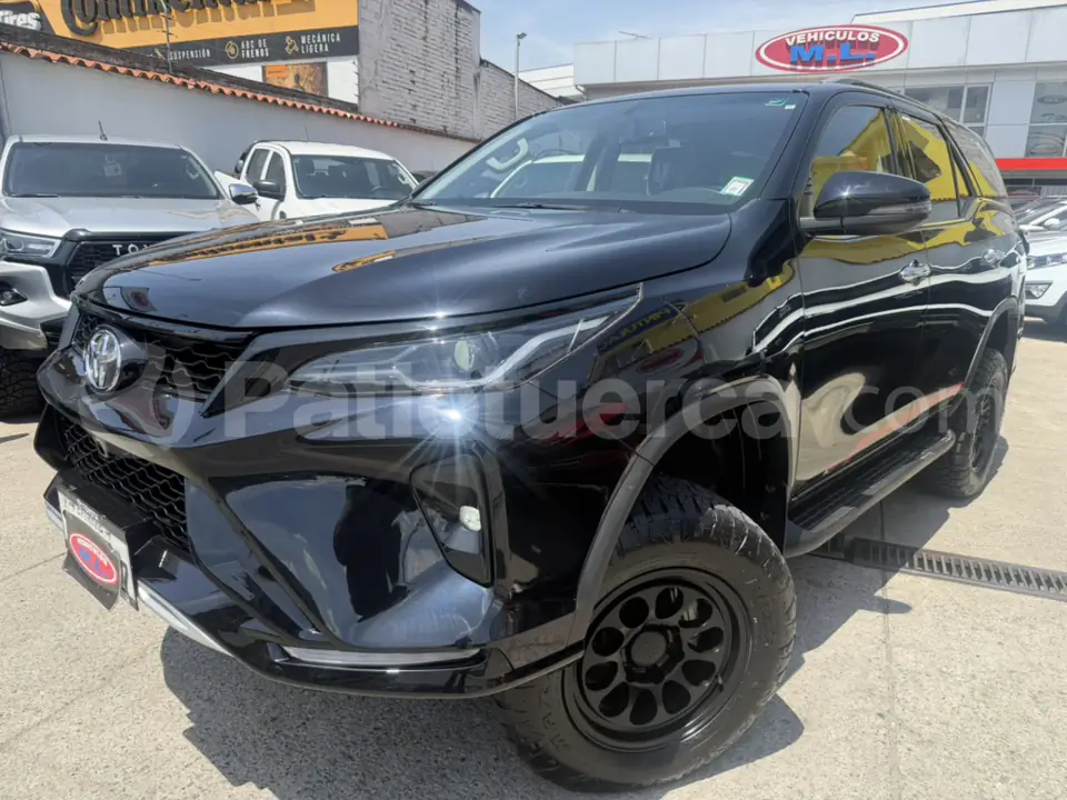 Foto 1 de Toyota Fortuner 4.0