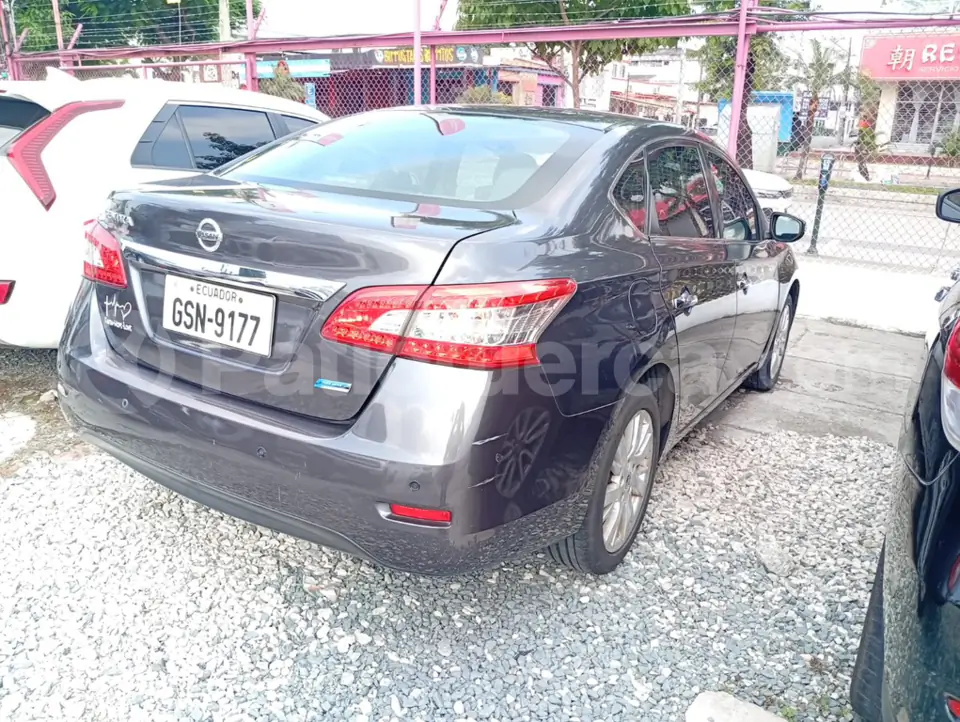 Foto 3 de Nissan Sentra Exclusive