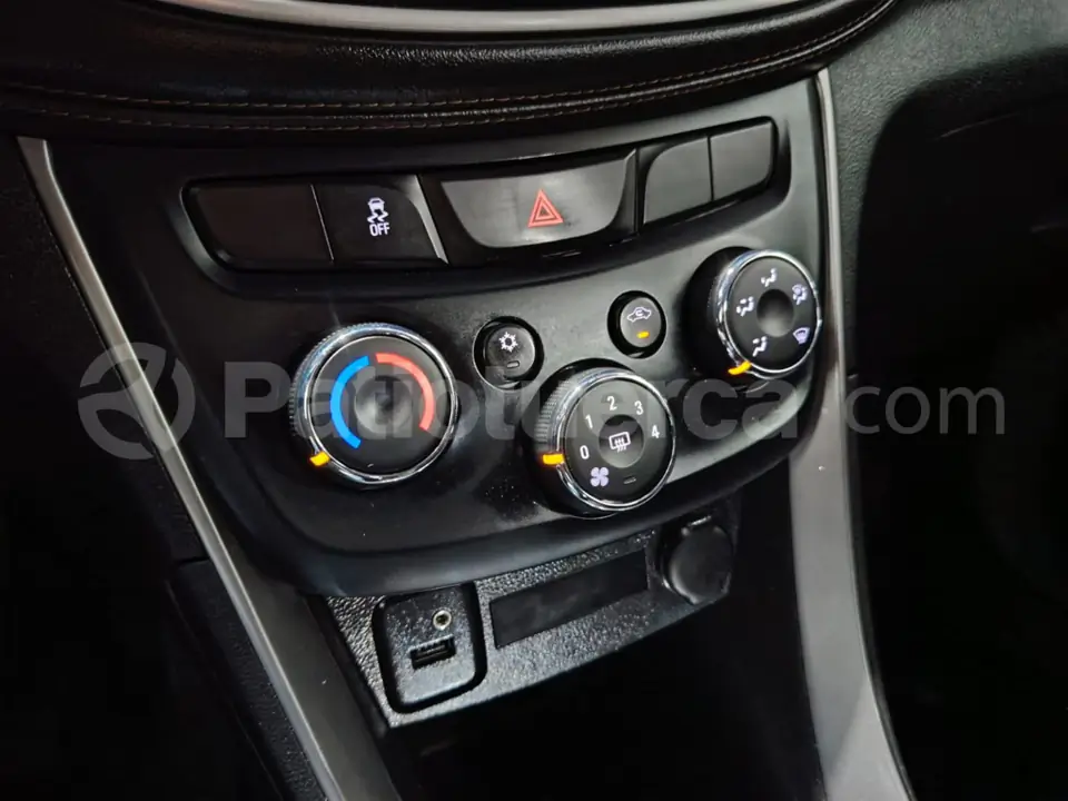 Foto 26 de Chevrolet Tracker LS