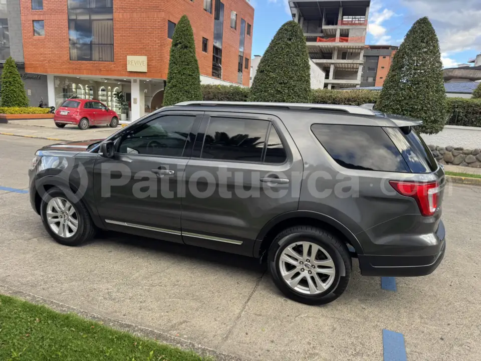 Foto 2 de Ford Explorer XLT