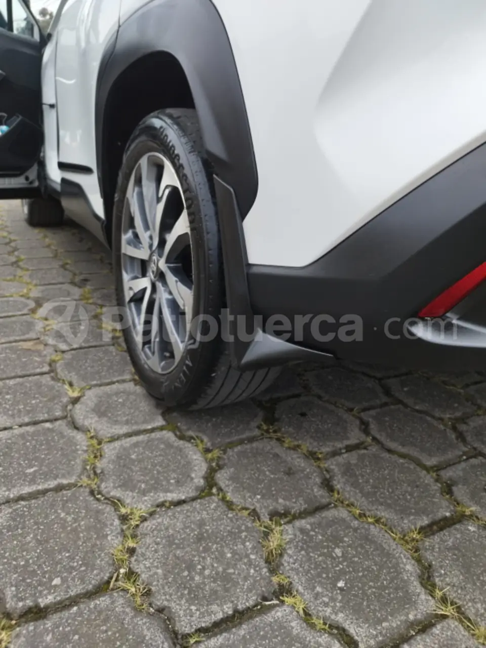 Foto 7 de Toyota Corolla Cross High