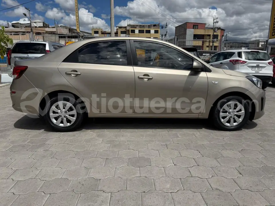 Foto 5 de Kia Soluto LX