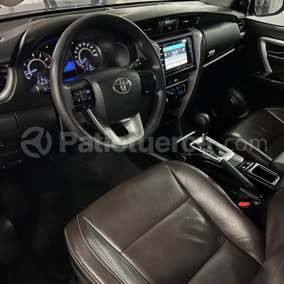 Foto 9 de Toyota Fortuner