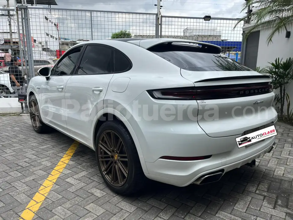 Foto 4 de Porsche CAYENNE E-HYBRID COUPE