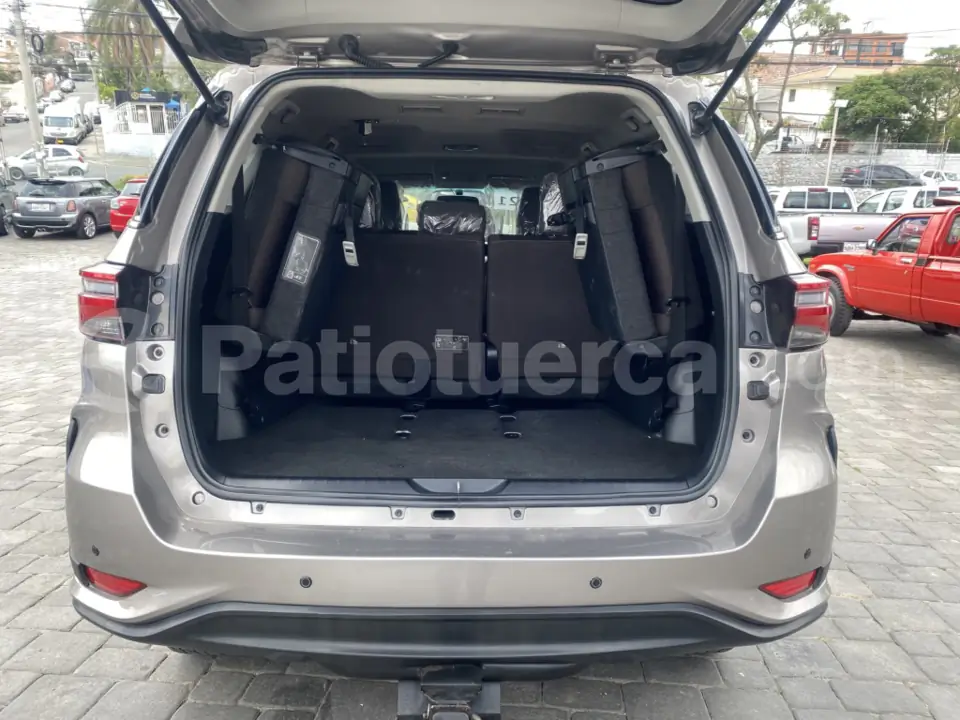 Foto 3 de Toyota Fortuner 2.7
