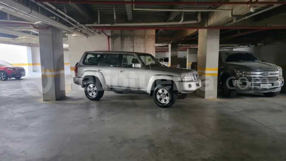 Foto 3 de Nissan Patrol GRX 4x4