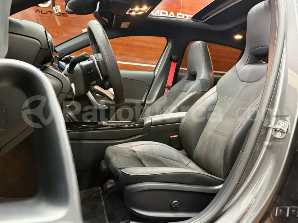 Foto 7 de Mercedes Benz A35 AMG