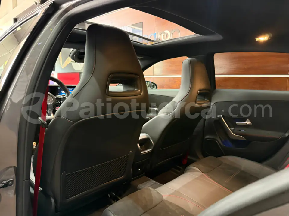 Foto 10 de Mercedes Benz A35 AMG