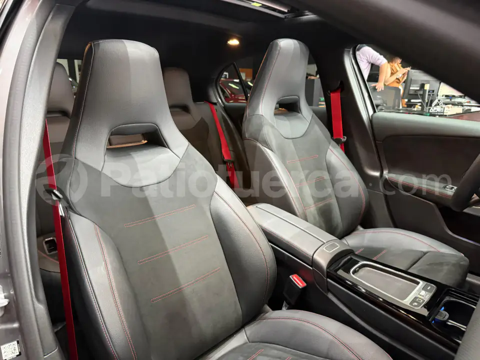 Foto 9 de Mercedes Benz A35 AMG