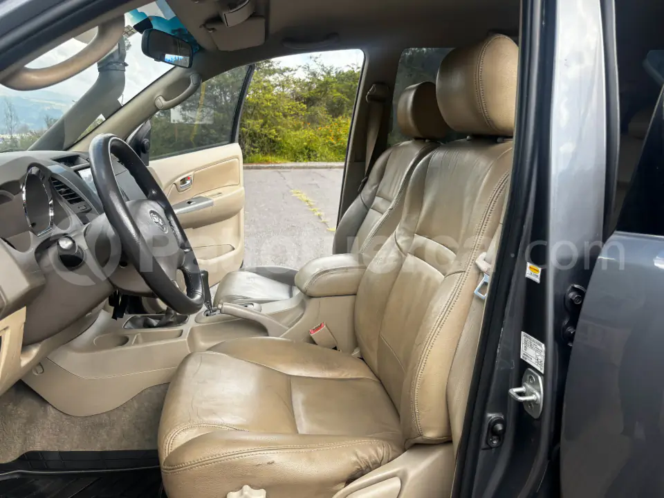 Foto 13 de Toyota Fortuner